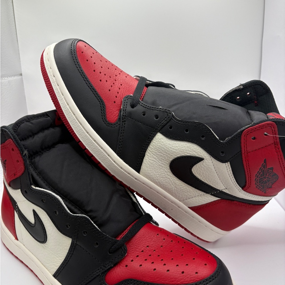 JORDAN 1 BRED TOE SIZE 10.5 BRAND NEW